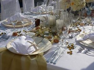 White linens and seashells wedding decor Catillo Escondido Los Cabos