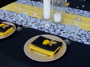 yellow runner for black and white tablecloth Cabo Event